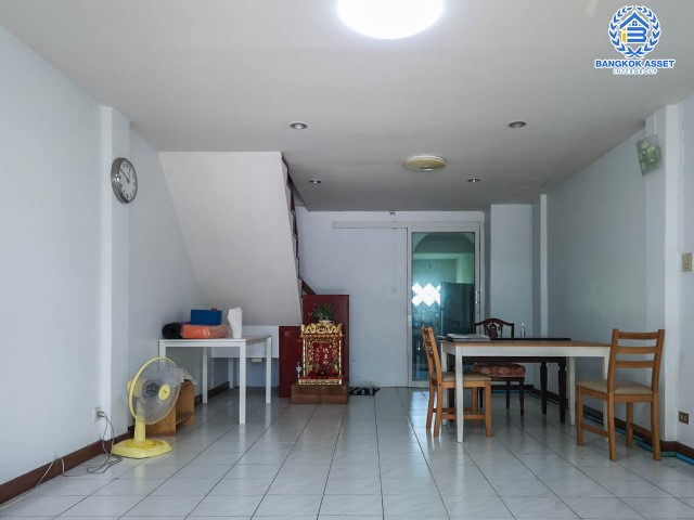 *****ทาวน์โฮมมือสองย่านสมุทรปราการ ม.ศิรินเทพ8 ศรีนครินทร์-ร่มเกล้า เนื้อที่ 18 ตร.ว. ฟังก์ชัน 4 ห้องนอน 3 ห้องน้ำ 1 ที่จอดรถ ราคาต่อรองได้ นัดชมบ้านมาเลย! แถมฟรี! 2 เครื่องปรับอากาศ, 1 เครื่องทำน้ำอุ่น ใกล้รถไฟฟ้าในอนาคตสายสีเหลือง "สถานีศรีลาซาล" และทางด่วน "บางนา"